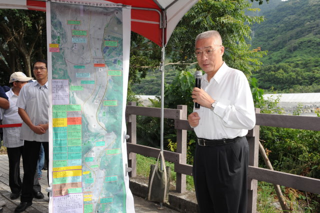 吳揆視察台東縣太麻里溪重建工程 　共1張