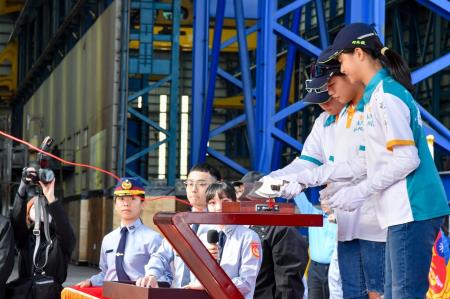 2025年1月10日行政院長卓榮泰出席「長濱艦交船、CG612命名下水、PP-10096、PP-3525交船聯合典禮」S__137781258_0　共10張