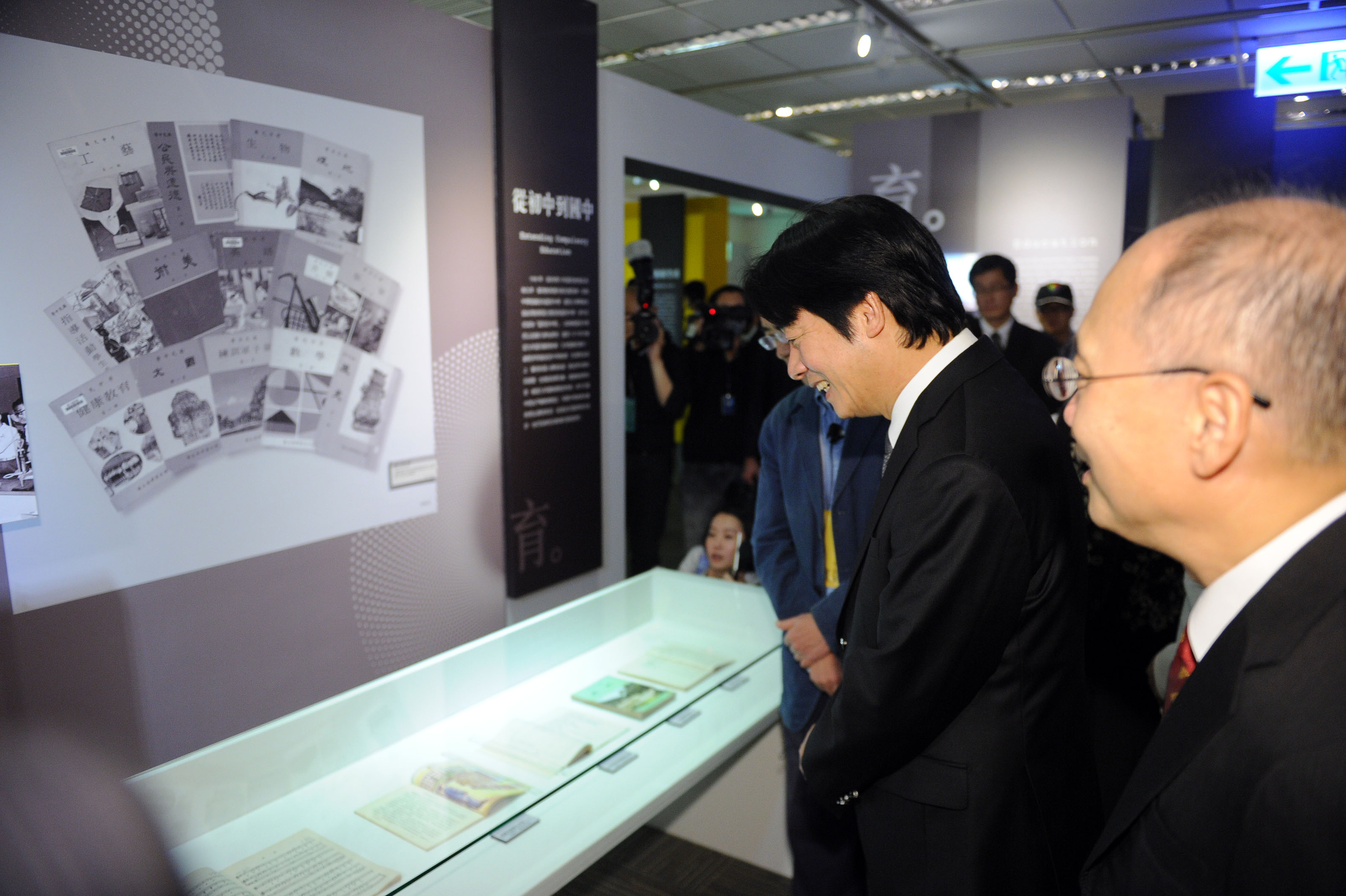 賴揆：積極協助檔案管理局徵集檔案 讓歷史檔案順利完成建檔　共9張