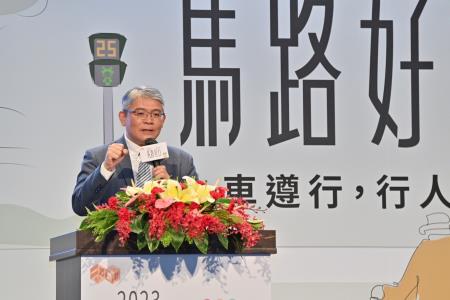 2023年11月15日行政院長陳建仁出席「2023馬路好行評選」論壇暨頒獎典禮7.jpg