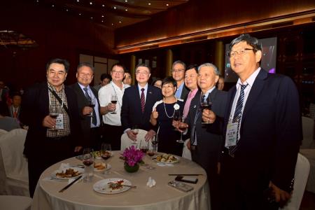 2025年10月19日行政院長卓榮泰出席114 年「僑委會僑務委員會議」行政院院長歡迎酒會 　共5張