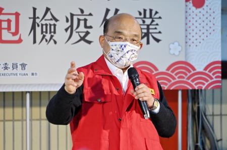 2022年1月10日行政院長蘇貞昌視察臺北郵件處理中心國際包裹檢疫措施 _2_　共7張