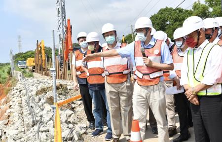 2021年8月8日行政院長蘇貞昌視察高鐵苗栗段邊坡滑動搶修情形3