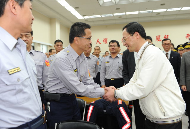 江揆慰勉員警辛勞  呼籲民眾支持警察同仁 　共2張