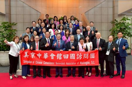 2025年5月8日行政院長卓榮泰接見「美京中華會館回國訪問團」S__25927821_0　共6張