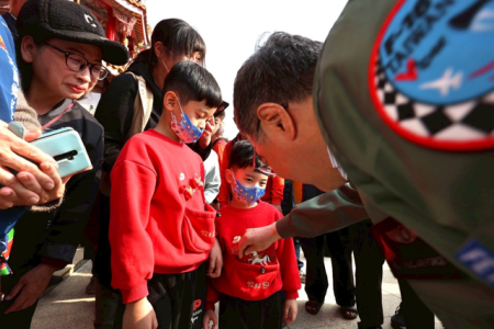 2026年2月20日行政院長卓榮泰赴三義佛頂山朝聖寺參拜祈福　共9張