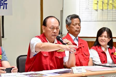  2025年10月9日中央災害應變中心前進協調所第30次工作會報後記者會。 　共3張