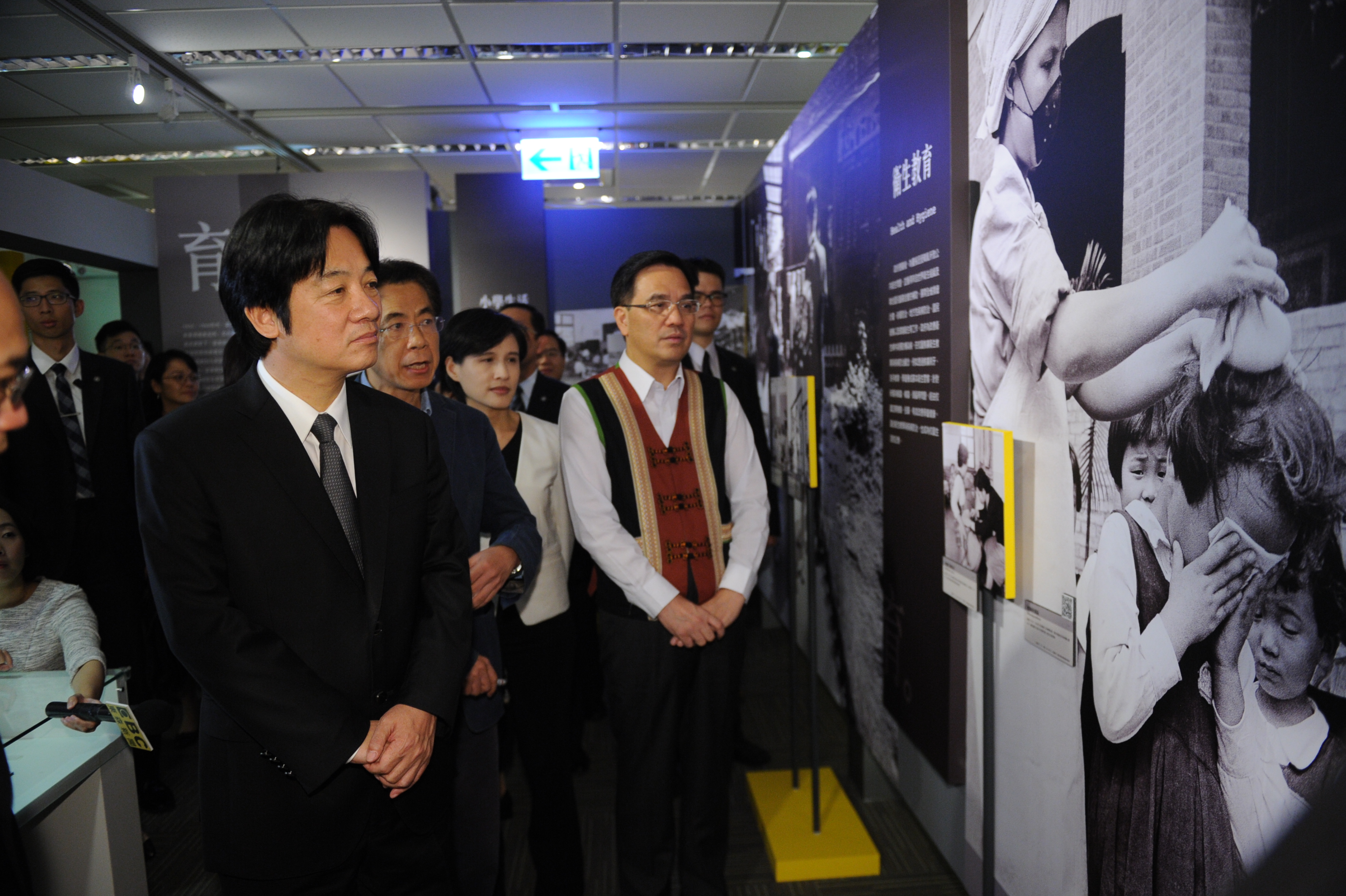 賴揆：積極協助檔案管理局徵集檔案 讓歷史檔案順利完成建檔　共9張