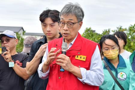 2026年10月25日行政院長卓榮泰視察宜蘭縣礁溪鄉金柑受損情形 　共10張
