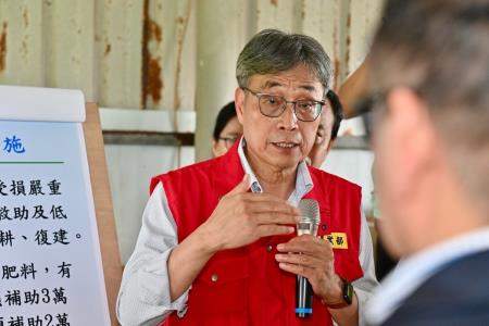 卓院長今（5）日視察「佳冬蓮霧田區（含屏東縣農產品受損情形）」照片_5 共8張