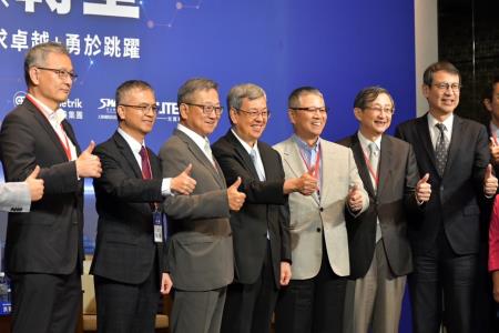 2023年10月20日行政院長陳建仁出席「2023台灣企業升級轉型論壇」開幕式　共6張