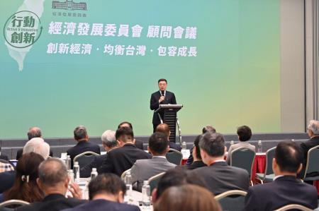2024年9月3日行政院長卓榮泰出席「行政院經濟發展委員會」顧問會議　共8張