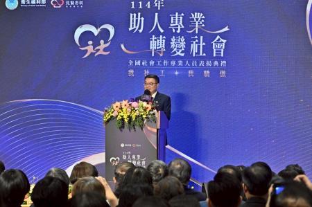 卓院長今(31)日出席114年全國社工專業人員表揚典禮照片 共6張_1