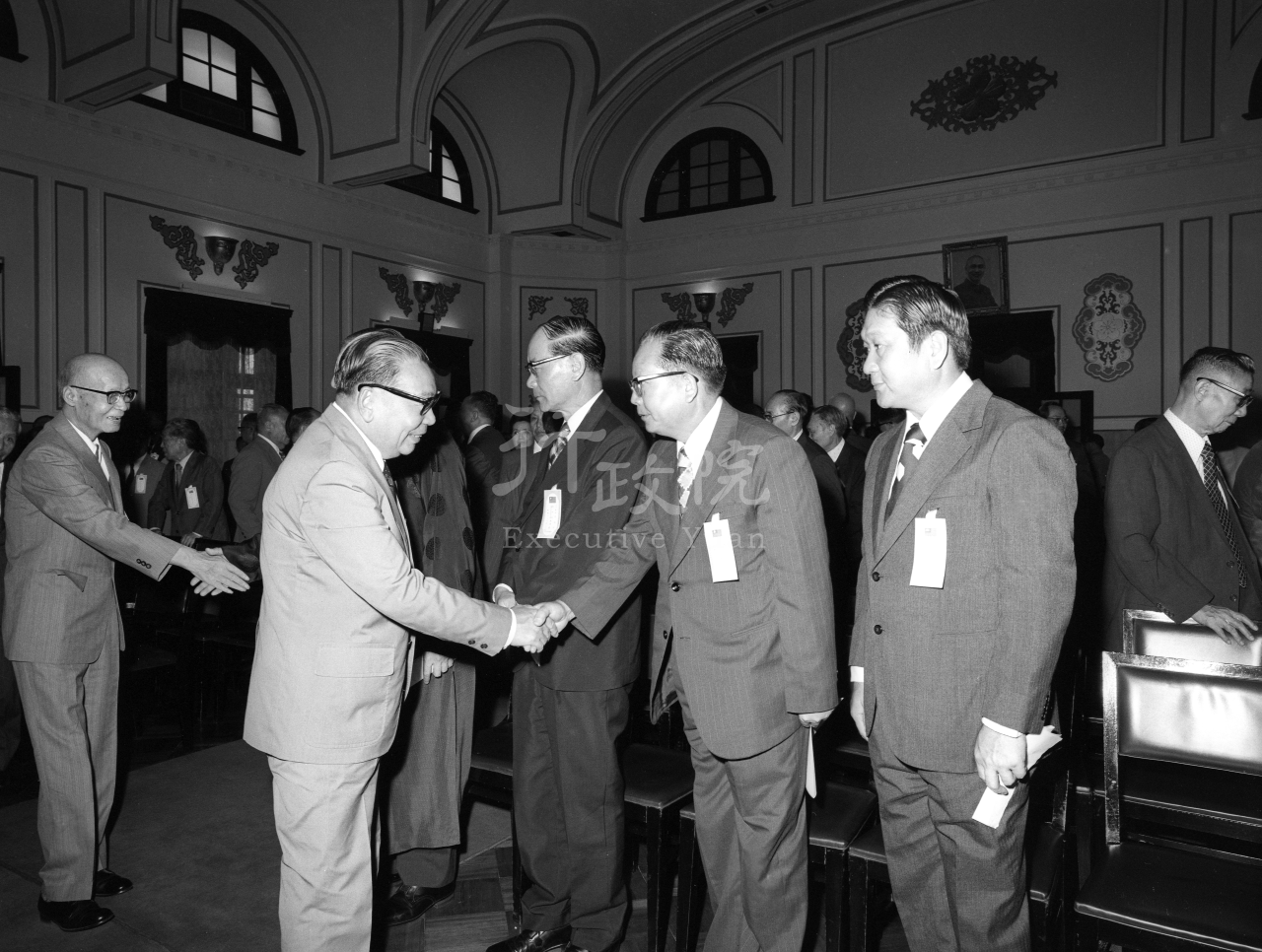1976年6月29日行政院長蔣經國出席行政院各部會首長宣誓就職典禮 共2張 　共2張