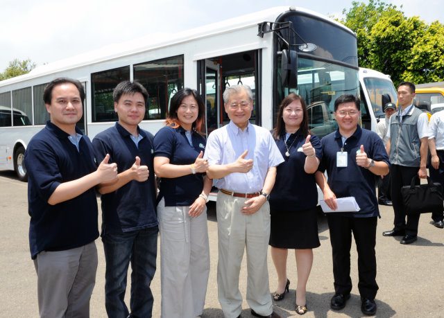 毛揆：發展臺灣綠能電動巴士 結合車聯網建立智慧化平臺 　共4張