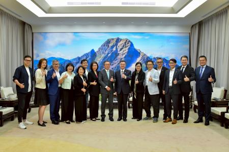 2025年6月4日行政院長卓榮泰接見永續行銷聯盟一行 _1_ 　共6張
