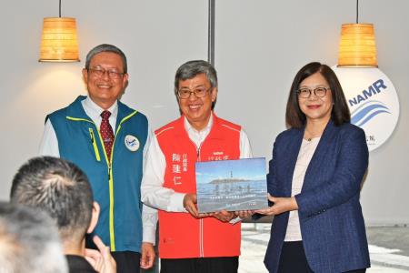 2024年4月8日行政院長陳建仁視察「海洋委員會大武崙浮標站及無人機即時影像海域安全系統」S__9732149_0.jpg
