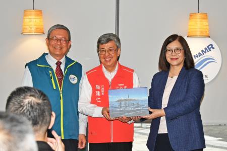 2024年4月8日行政院長陳建仁視察「海洋委員會大武崙浮標站及無人機即時影像海域安全系統」S__9732149_0　共14張