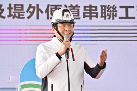 2024年3月20日行政院長陳建仁視察「大漢溪治理及堤外便道串聯工程」5 　共16張