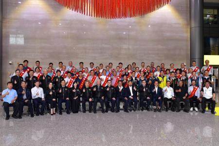 2026年4月29日行政院長卓榮泰出席「台灣石油工會115年模範勞工表揚大會」 　共5張