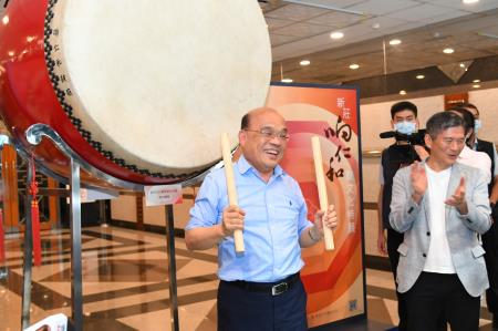 2020年7月5日行政院長蘇貞昌參觀2020新北市鼓藝節「新莊响仁和鼓文化特展」