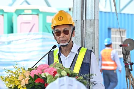 卓院長今(21)日視察中油公司觀塘液化天然氣接收站工程進度照片 共8張