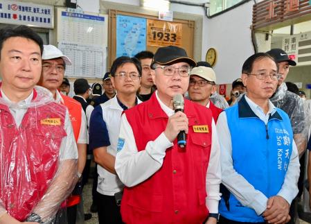 2024年7月27日行政院長卓榮泰視察台鐵和仁至崇德間路段災損情形 _1_.jpg