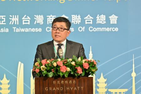 卓院長今（17）日出席「第32屆亞洲台灣商會聯合總會交流晚宴」照片 共4張　共4張