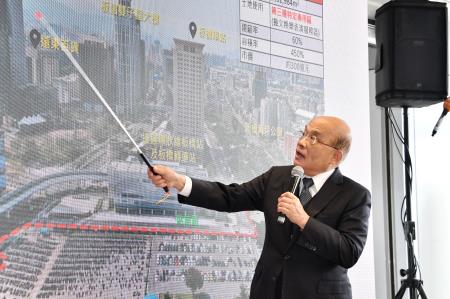 2021年3月27日行政院長蘇貞昌視察新板特專三文化設施用地2 　共3張