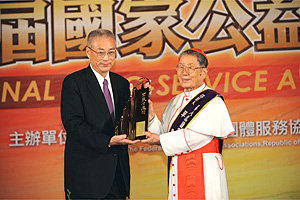 吳揆：人人付出關心與愛心幫助弱勢，展現堅忍不拔誠實善良的台灣精神 　共1張