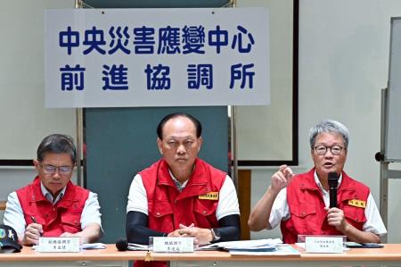 2025年10月12日中央災害應變中心前進協調所第36次工作會報後記者會 　共4張