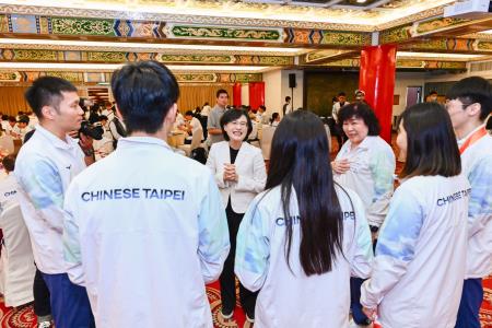 2026年10月26日行政院副院長鄭麗君出席「2026愛知名古屋亞洲帕拉運動會代表團返國餐會」 　共8張