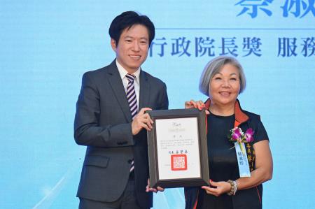 2026年8月21日行政院秘書長張惇涵出席114年調解案件榮獲中央各獎項績優人員表揚大會 　共6張
