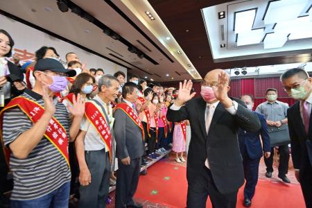 2022年8月30日行政院長蘇貞昌出席111年全國孝行獎表揚典禮 　共3張