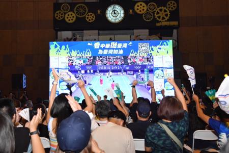 鄭副院長4日出席「看中華 挺臺灣，為臺灣加油！」暖心應援轉播活動照片 共8張　共8張