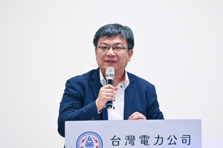 2026年9月4日行政院長卓榮泰視察台中火力發電廠 　共6張