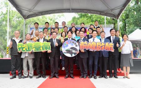 1070811賴清德院長出席「先進台南 前瞻啟航」-先進運輸藍、綠、紅三線並進記者會S__4440085