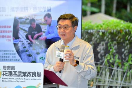 2026年5月29日行政院長卓榮泰視察邦查農場農業復育情形 　共8張