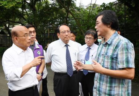 2019年5月25日_3行政院長蘇貞昌參訪國立屏東科技大學-保育類野生動物收容中心_3