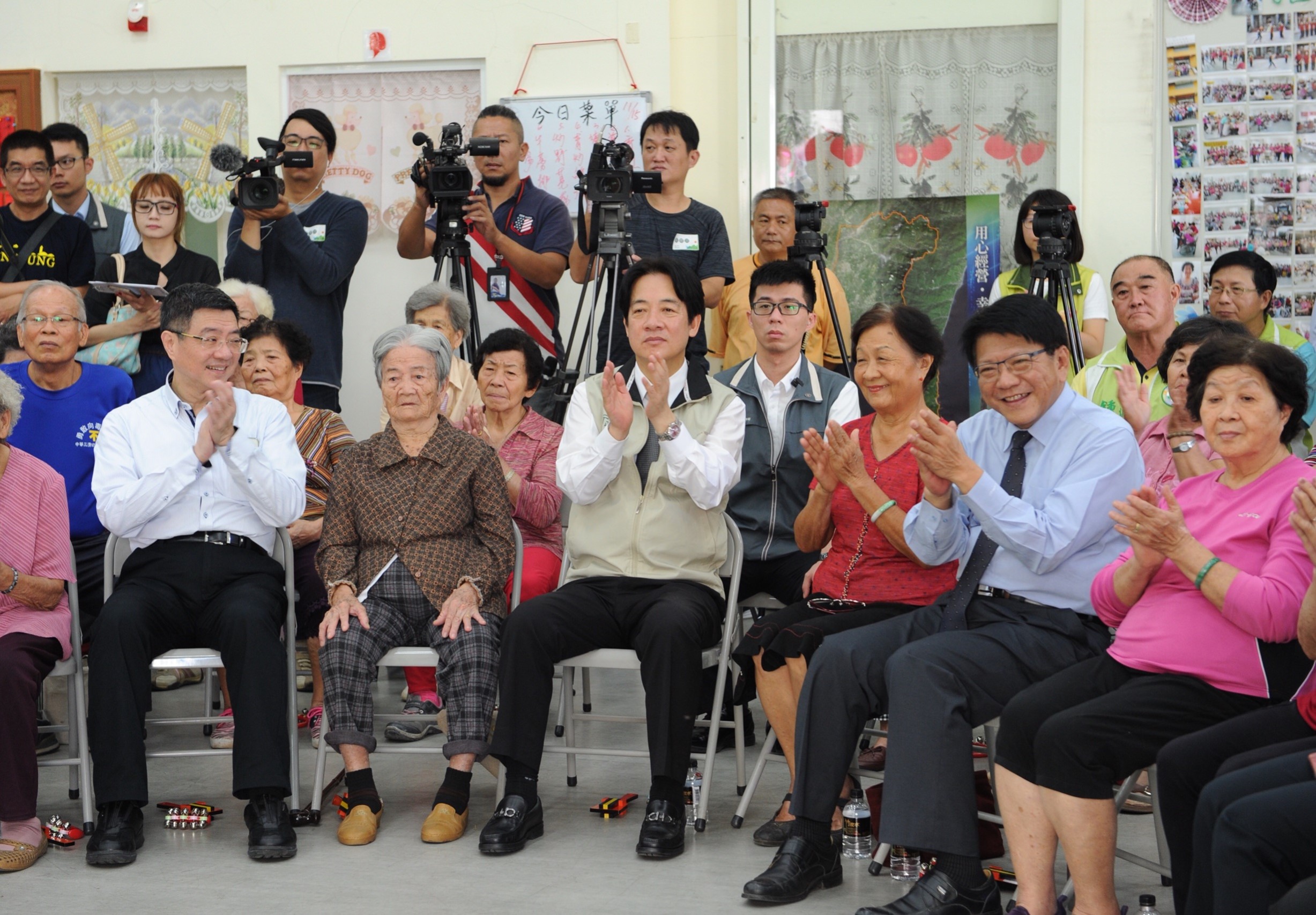 訪視屏東大鵬灣及社區型長照據點  賴揆：中央積極協助地方解決問題 　共9張