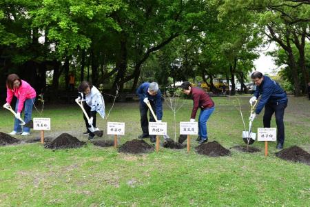 2024年3月10日行政院長陳建仁出席「傳承下個百年 植樹羅東林場」植樹活動11.jpg