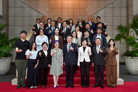 2026年5月7日行政院長卓榮泰主持行政院性別平等會第35次委員會議。　共6張