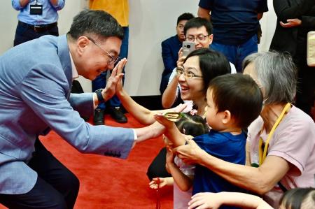 行政院長卓榮泰出席行政院親子日活動　共10張