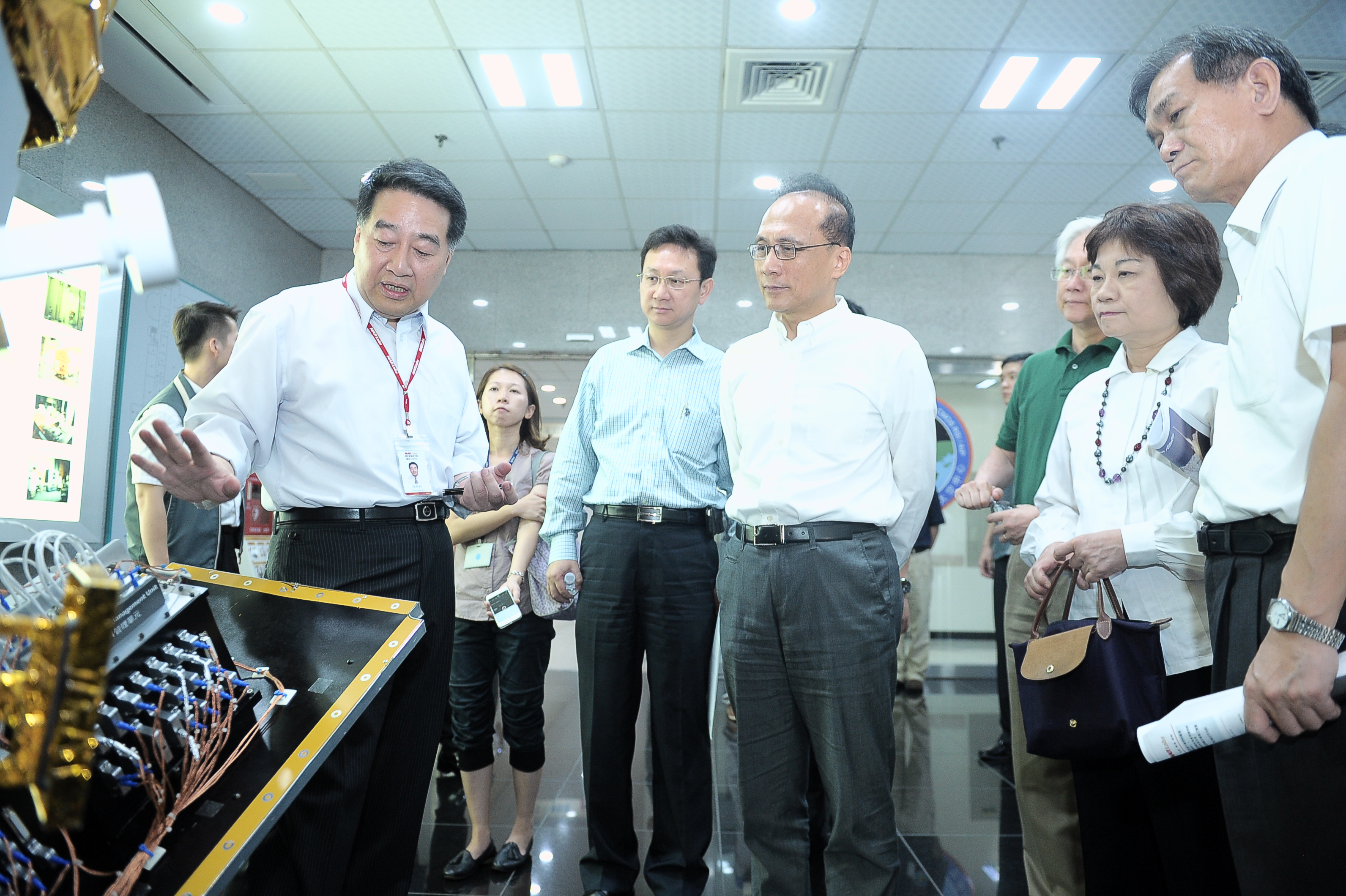 林揆：國人自行建造臺灣光子源已達世界頂尖水準 有助五大創新產業關鍵技術研發 　共4張