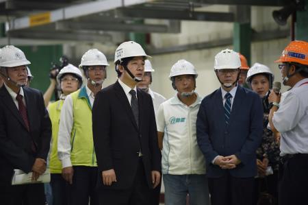 1070818行政院長賴清德視察苗栗通霄發電廠_5