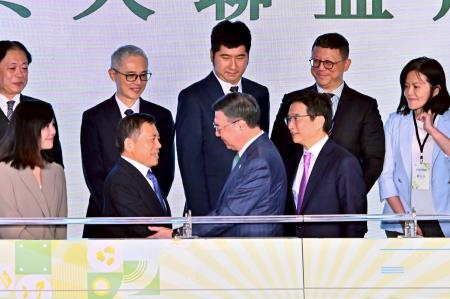 2025年8月28日行政院長卓榮泰出席「創業綻放計畫」啟動記者會 　共4張