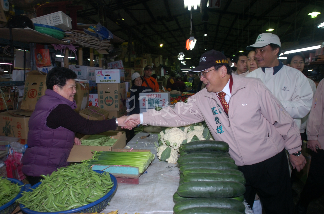 2008年1月31日行政院張俊雄院長視察台北漁產農產公司春節農產品批發供應情形 共1張 　共1張