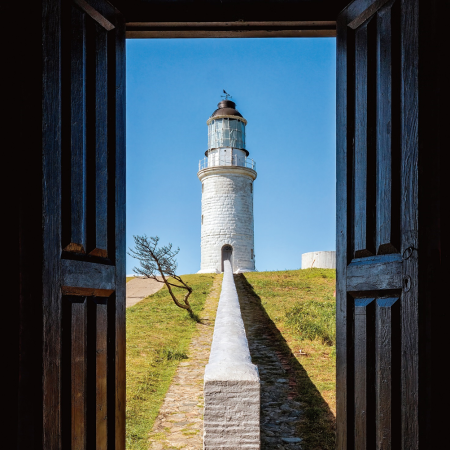 馬祖東莒島燈塔於1875年完工開燈，150年來點亮離離離島，引領漁民平安歸航、見證文化發展的軌跡。