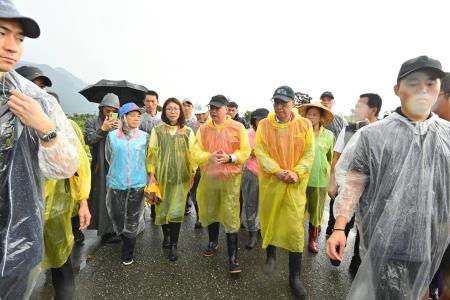 2024年7月27日行政院長卓榮泰視察芋頭農作災損情形 _3_　共9張
