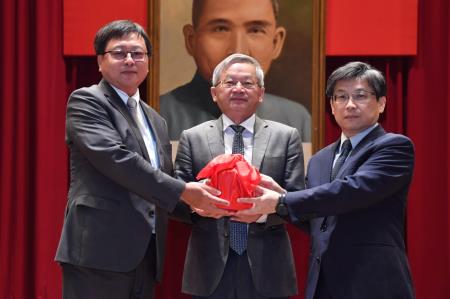 2024年7月16日行政院長卓榮泰出席新竹科學園區管理局長交接典禮 _6_　共8張